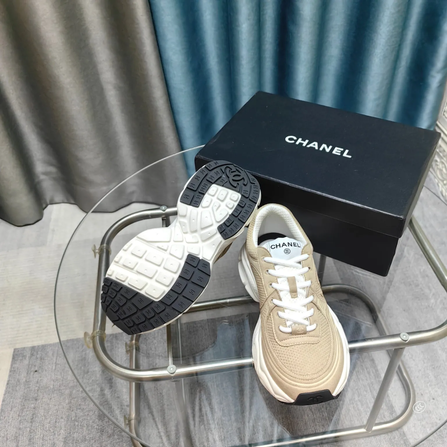 p680🐮🐮Chanel Chanel dad shoes, men and women couples - 2025 counter top casual sports shoes This classic design; the upper is electro-embroidered with a variety of techniques; the outsole is fashionable and sporty; it is unusual to incorporate a variety of color matching elements... The diversified mix and match is very beautiful and versatile, casual, fashionable, sports and outdoor can be taken into account... ꫛꫀꪝ Go➫ Material: ❶Upper is made of: Original imported first-layer silk cowhide + original waterproof cloth + original first-layer cowhide ❷Inner lining: original sheep lining + mesh ❸Outsole based on: original TPU combination outsole Special counter boutique packaging complete set for women 35–41